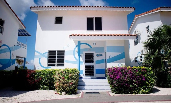 Sabana Westpunt Casa | Charming 3 Bedroom Oceanfront Bungalow with WiFi and AC in Westpunt