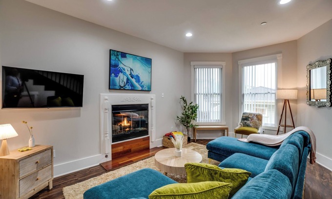 North Central Casa | Charming 3-bedroom Pasadena townhome!