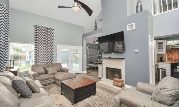 Barker Casa | Charming 3-bedroom patio house in peaceful Champions near Golf Course.