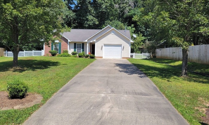 Fletcher Casa | Charming 3 bedroom pet friendly home!