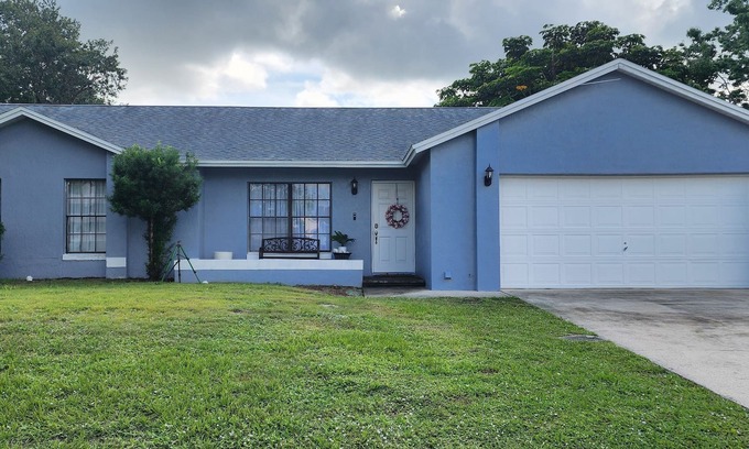 Interchange Square Casa | Charming 3-bedroom Pool House with WiFi and AC in Palm Bay