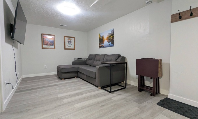 Ogden Apartamento | Charming 3-bedroom private basement apartment with WiFi, AC in enchanting Ogden.