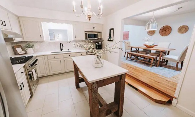 Peoria Casa | Charming 3 Bedroom Ranch by downtown Peoria & OSF!