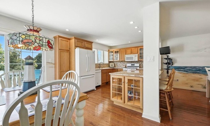 Southend Casa | Charming 3-bedroom townhome in Brigantine