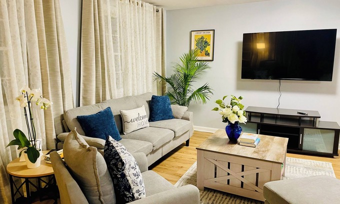 Marblehead Casa | Charming 3-bedroom townhome in Marblehead 3 miles to Salem 14 miles to Boston