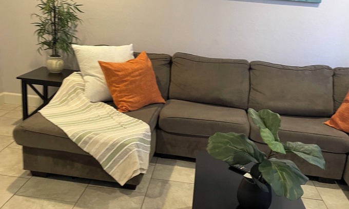 Southwestern Sacramento Casa | Charming 3-bedroom townhome in delightful South Sacramento with AC, WiFi