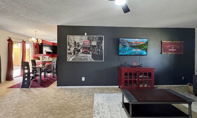 Bowie Casa | Charming 3-bedroom Texas Tech house with AC and fitness room in Lubbock