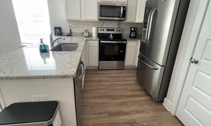 Pine Forest Casa | Charming 3-bedroom townhome with WiFi and AC near I-10
