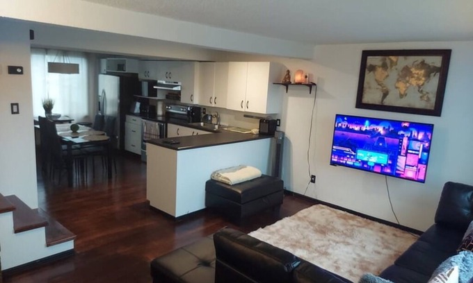 Gatineau Casa | Charming 3-bedroom townhome
