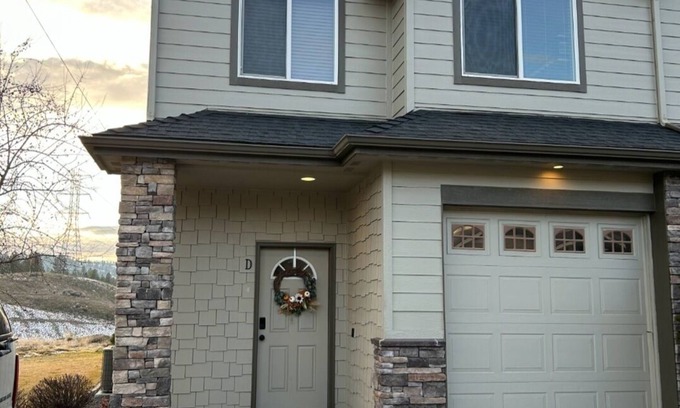 Fairwood Casa | Charming 3-bedroom Townhouse in North Spokane