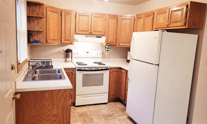 Pierre Casa | Charming 3-bedroom townhome with WiFi and AC in Pierre