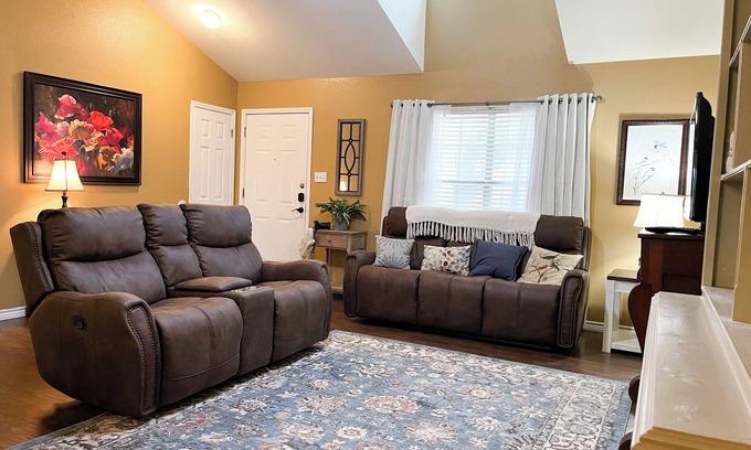 Salado Casa | Charming 3-bedroom townhome with AC, WiFi in beautiful Salado, Texas.
