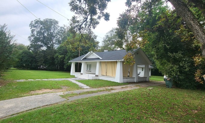 Macon Casa | Charming 3-bedroom -Two bathrooms -15 minutes from Robins AFB