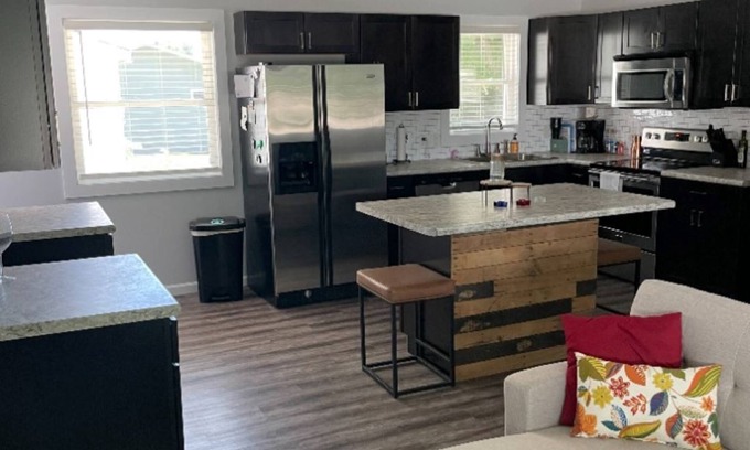 Arnolds Park Casa | Charming 3-bedroom house with AC and WiFi in delightful Arnolds Park