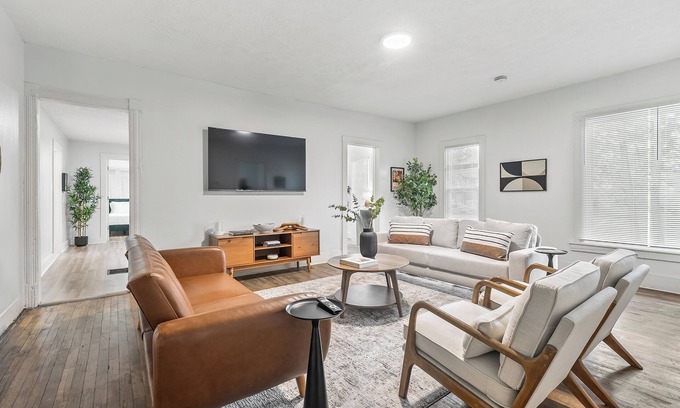 Battle Creek Apartamento | Charming 3-bedroom apartment with AC - Walking Distance to Downtown!