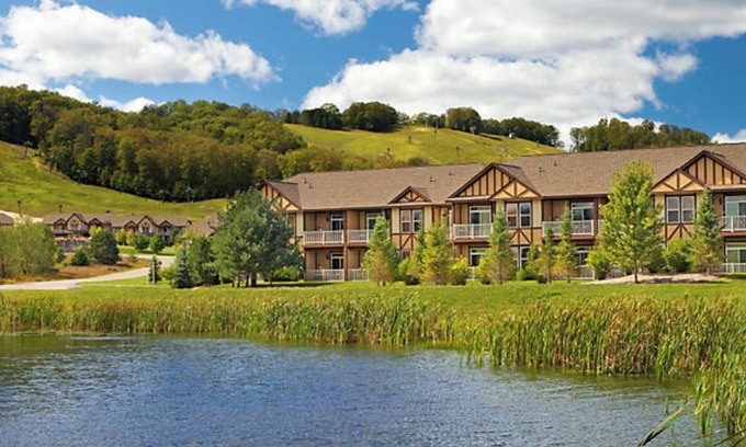 Boyne Falls Complejo | Charming 3-bedroom resort with WiFi, fitness room in enchanting Boyne Falls