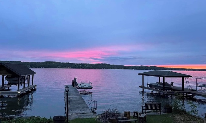 Canandaigua Cabaña | Charming 3-bedroom waterfront cottage in superb Canandaigua.