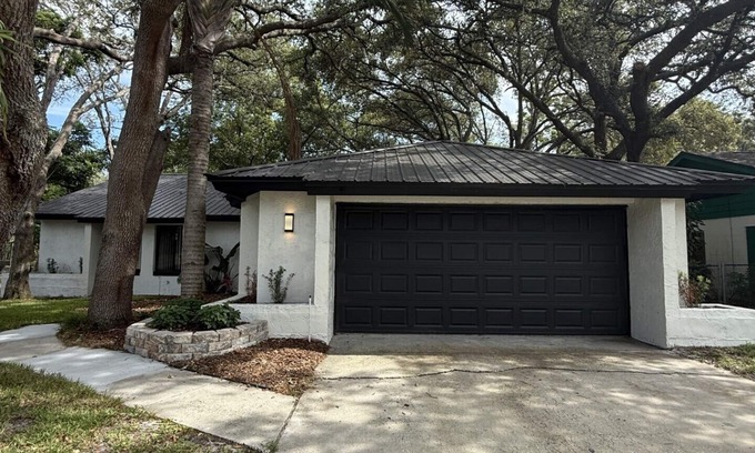 Casselberry Casa | Charming 3-bedroom near Orlando theme parks, downtown and golf courses