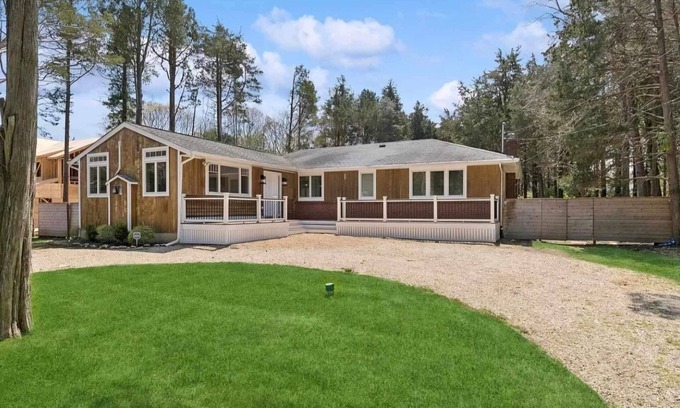 Clearwater Beach Casa | Charming 3-Bedroom East Hampton Retreat with AC, WiFi, and Private Beach Access