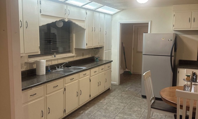 Fort Sumner Casa | Charming 3-bedroom house with AC and WiFi in quaint Fort Sumner
