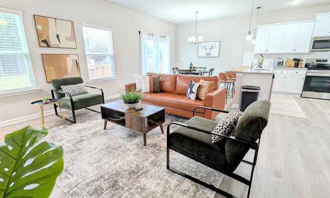 Huntersville Casa | Charming 3-bedroom townhome with AC and WiFi in Huntersville - Newly Built