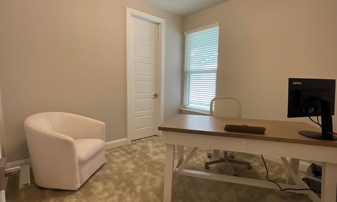 Southside Casa | Charming 3-bedroom townhome - Jacksonville for Short/Long Term Stay