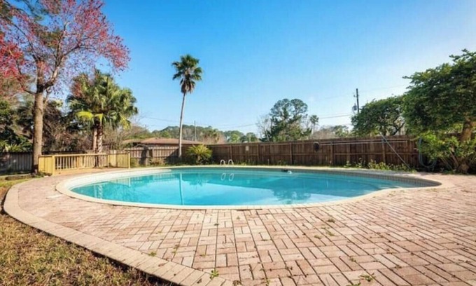 Englewood Cabaña | Charming 3-bedroom cottage in wonderful Jacksonville with AC