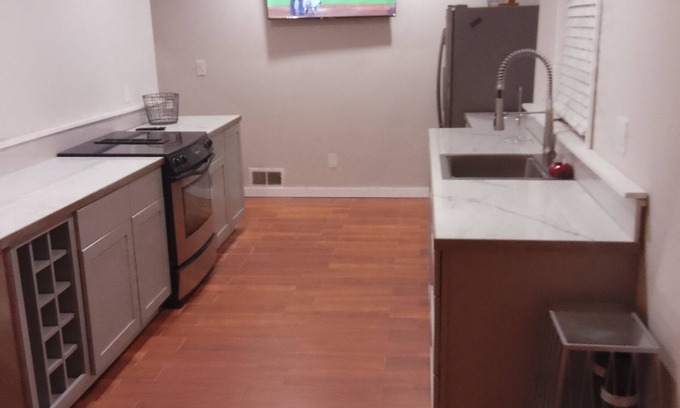 Countryside Casa | Charming 3-bedroom house in Kansas City with WiFi and AC Close to Arrowhead