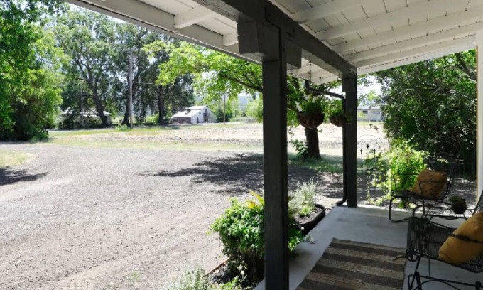Kelseyville Casa | Charming 3-bedroom country farm house in lovely Kelseyville with Wifi