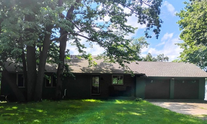Long Prairie Casa | Charming 3-bedroom house on Lake Charlotte in Long Prairie.