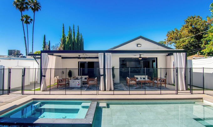 Reseda Villa | Charming 3-bedroom villa in wonderful Los Angeles with AC, WiFi