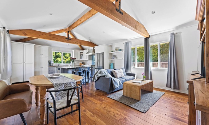 Pacific Palisades Casa | Charming 3-Bedroom Pet-Friendly Pacific Palisades Home