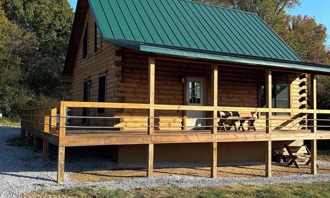 Madisonville Cabina | Charming 3-bedroom cabin with WiFi, AC in serene countryside