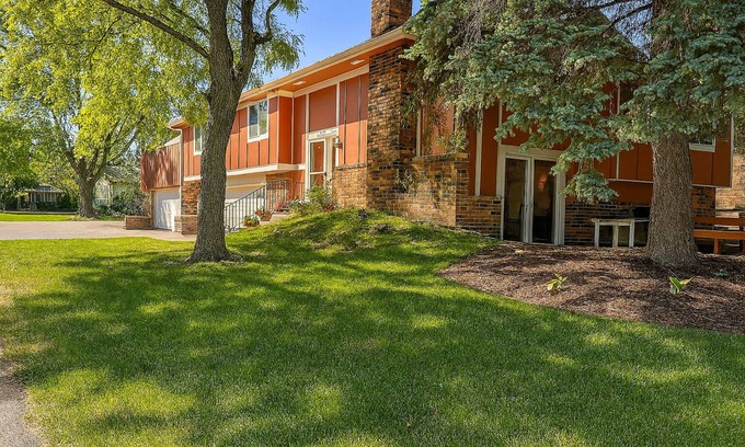 Maple Grove Casa | Charming 3-bedroom townhome in fabulous Maple Grove