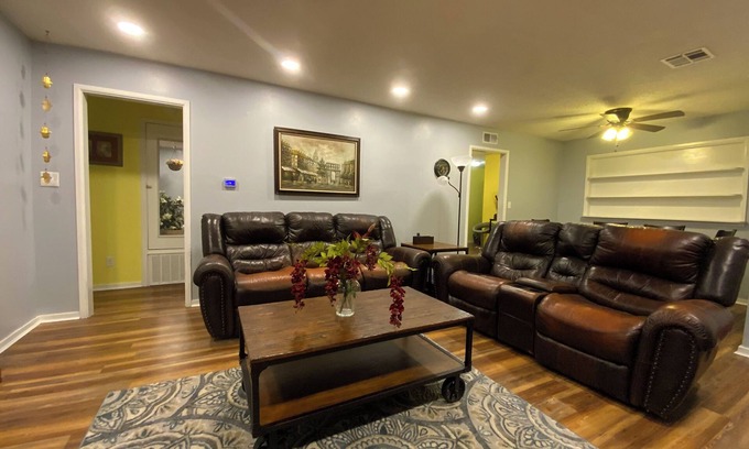 Midwest City Casa | Charming 3-bedroom house in fabulous Midwest City with WiFi, AC