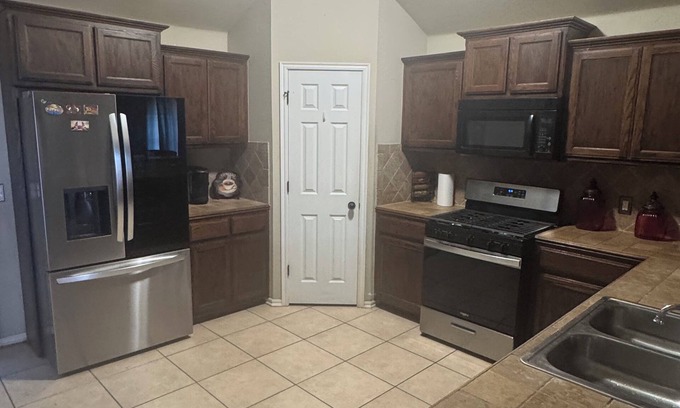 Midwest City Casa | Charming 3-bedroom house with AC, WiFi in delightful Midwest City