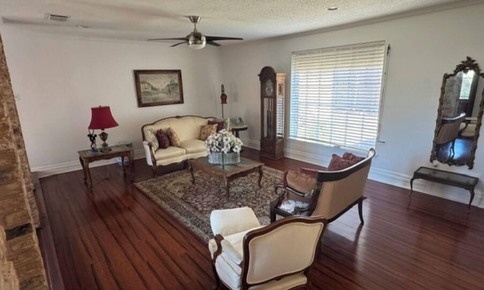 Old Aurora Casa | Charming 3-bedroom house in fabulous New Orleans with WiFi and AC