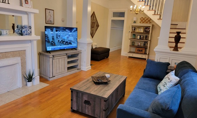 East Carrollton Casa | Charming 3-bedroom, 2 bath house in the delightful Uptown New Orleans