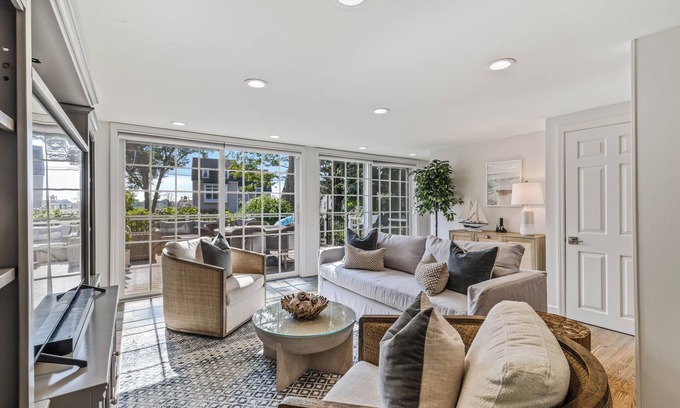 Saybrook Manor Cabaña | Charming 3-bedroom cottage short walk to Chalker Beach