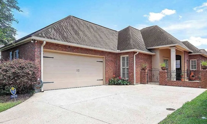 Prairieville Casa | Charming 3-bedroom house in Prairieville with AC