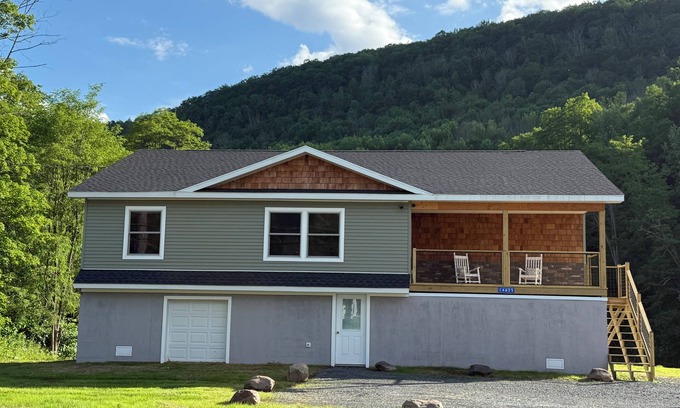 Prattsville Casa | Charming 3-bedroom house with WiFi, AC in Historic Prattsville.