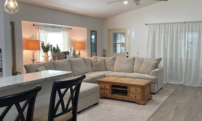 Punta Gorda Casa | Charming 3-bedroom house in delightful Punta Gorda with AC