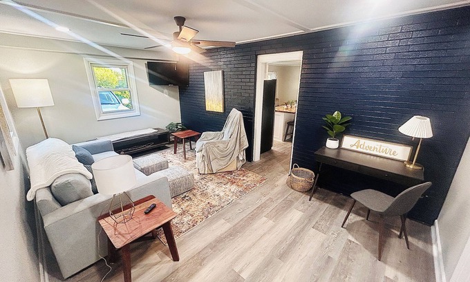 Statesville Casa | Charming 3-bedroom house with ample outdoor acreage