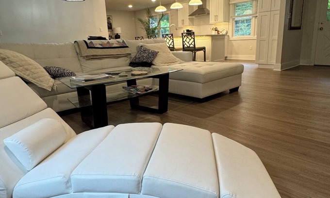 Stony Brook Casa | Charming 3-bedroom house with WiFi and AC in beautiful Stony Brook