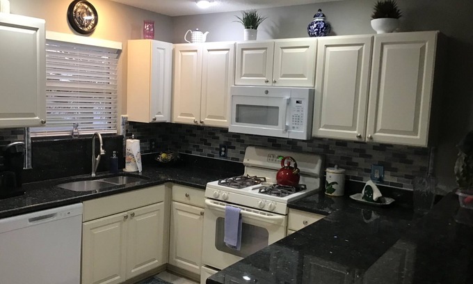 Lynnhaven Casa | Charming 3-bedroom house with AC and WiFi in The Villages