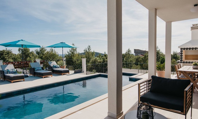 Maslinica Villa | Charming 3 bedroom Villa with the pool