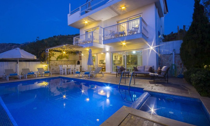 Uzumlu Casa | Encantadora villa de 3 dormitorios con piscina infinita aislada y piscina cubierta climatizada