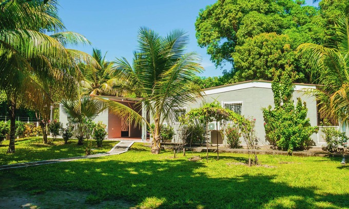 El Porvenir Otro | Charming 3-bedrooms house with AC, WiFi in La Libertad 15 Minutes from Airport