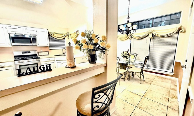 Pasadena Casa | Charming 3-BR Home in Pasadena near highways, industry, shopping