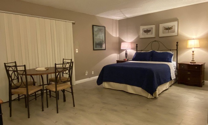 Paradise Casa | Charming 3 BRM 2 1/2 BA Townhouse Close to Airport
